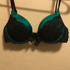 Elegant emerald green Victoria’s Secret bra